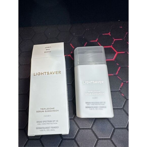 Lightsaver Triplesome Serum SPF 40 - ivory 40ml - Picture 1 of 4